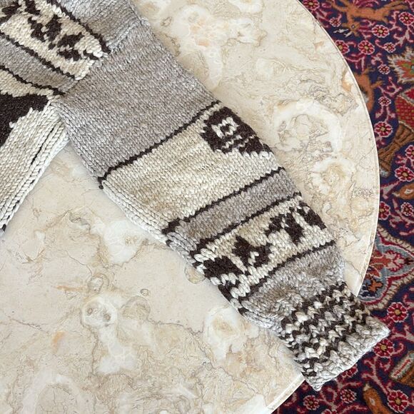 Authentic 100% Wool Handcrafted Cowichan Sweater Indigenous Killer Whales - Picture 10 of 11